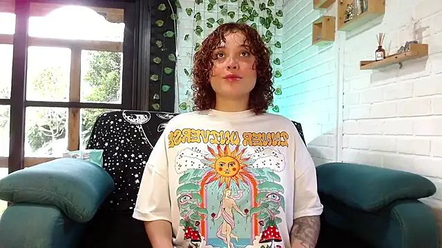 Snapshot of LiraSonnett chatting on January 14, 2026, 9:40 pm LiraSonnett online show from January 14, 2026, 9:40 pm