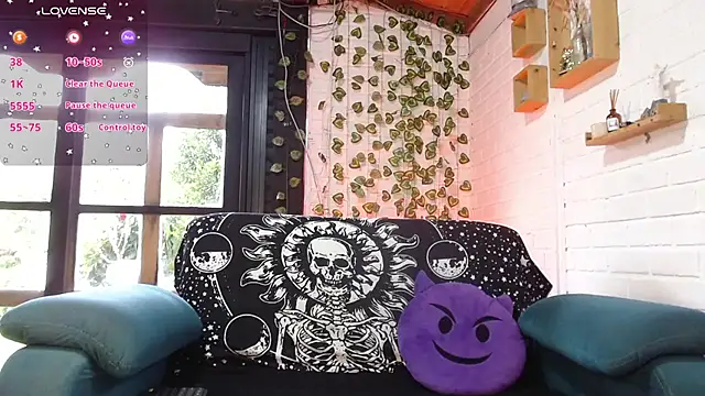 Snapshot of LiraSonnett chatting on February 8, 2026, 7:22 pm LiraSonnett online show from February 8, 2026, 7:22 pm