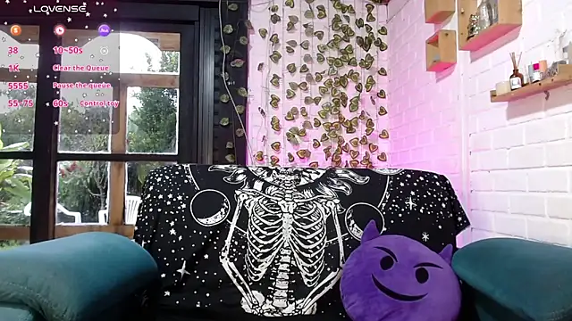 Snapshot of LiraSonnett chatting on February 17, 2026, 9:34 pm LiraSonnett online show from February 17, 2026, 9:34 pm