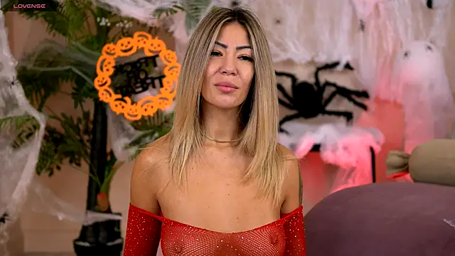 Snapshot of SophiaPotts chatting on October 31, 2025, 4:20 am SophiaPotts online show from October 31, 2025, 4:20 am