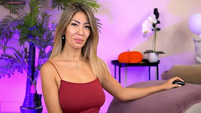 Snapshot of SophiaPotts chatting on November 4, 2025, 3:54 am SophiaPotts online show from November 4, 2025, 3:54 am