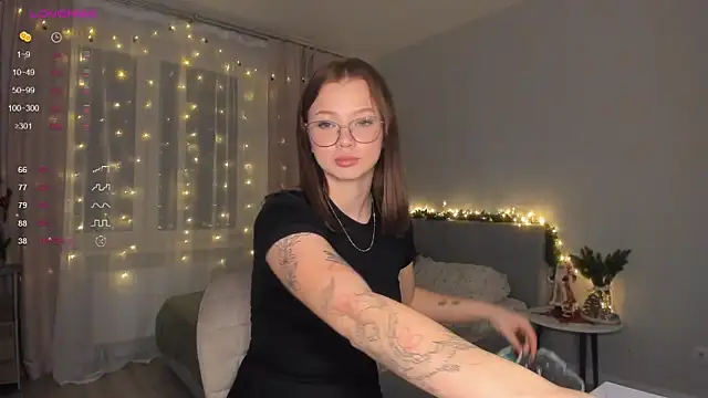 dinky  emily online show from November 26, 2025, 4:07 pm