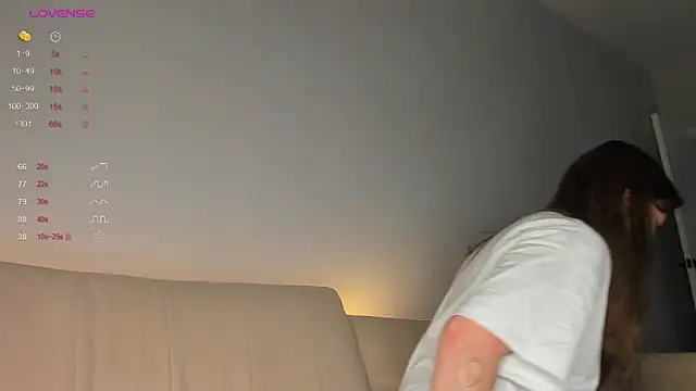 dinky  emily online show from October 25, 2025, 8:09 pm