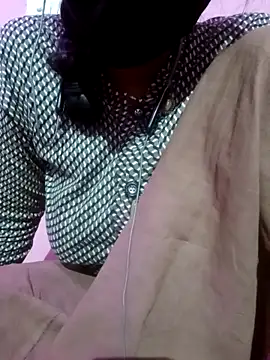 Snapshot of Beautiful_Puja chatting on March 20, 2025, 12:08 am Beautiful Puja online show from March 20, 2025, 12:08 am