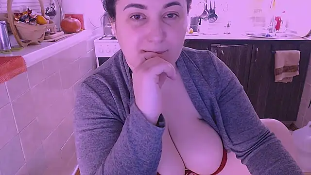 SoftLia online show from December 14, 2025, 5:18 pm