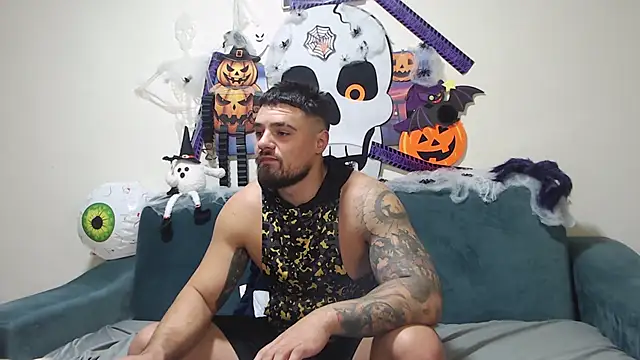 Snapshot of Tiberius_hunk chatting on October 27, 2025, 2:07 pm Tiberius hunk online show from October 27, 2025, 2:07 pm