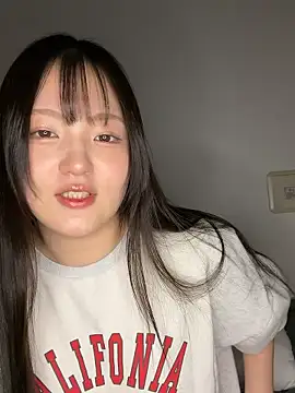 MinaKubo online show from April 15, 2026, 3:05 pm