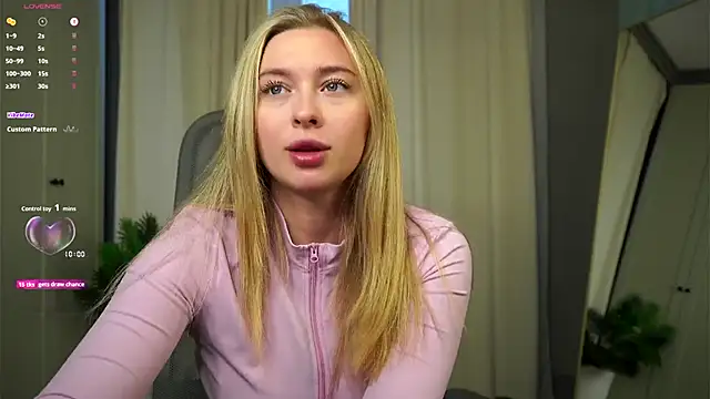 christie luv online show from December 4, 2025, 1:10 pm