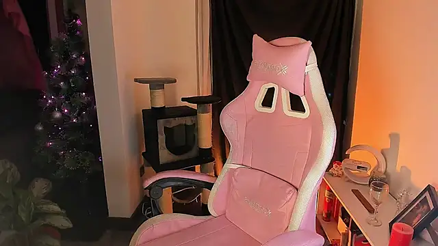 Loona s online show from November 14, 2025, 1:09 am