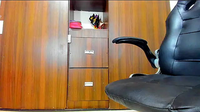 Dreamastercum  online show from October 28, 2025, 7:35 pm