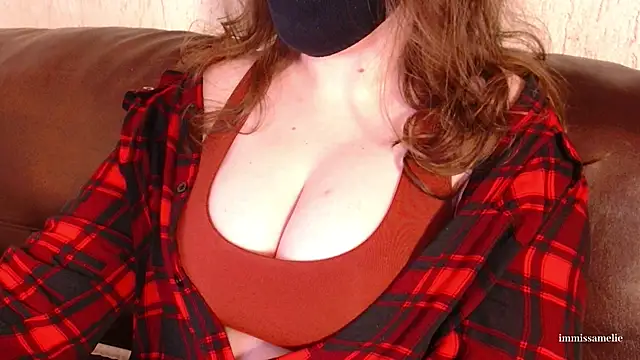 Snapshot of ImMissAmelie chatting on November 20, 2025, 12:11 am ImMissAmelie online show from November 20, 2025, 12:11 am