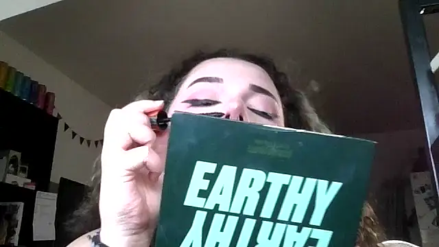 GreenNyx online show from October 11, 2025, 1:23 pm