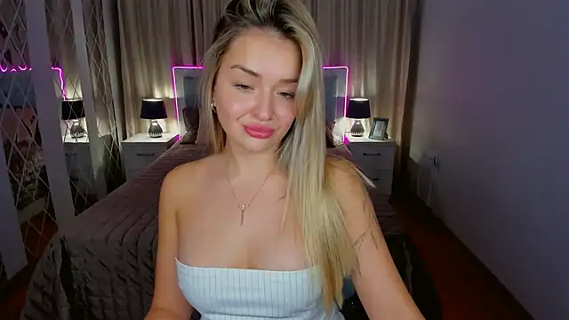 EvaGoddes online show from November 18, 2025, 7:00 am