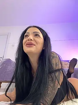 Snapshot of IrisRossie chatting on November 24, 2025, 6:13 am IrisRossie online show from November 24, 2025, 6:13 am