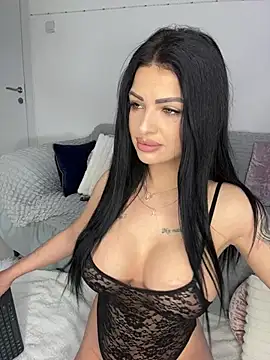 Snapshot of IrisRossie chatting on April 23, 2026, 5:14 am IrisRossie online show from April 23, 2026, 5:14 am