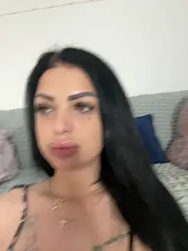 Snapshot of IrisRossie chatting on June 8, 2026, 5:41 am IrisRossie online show from June 8, 2026, 5:41 am