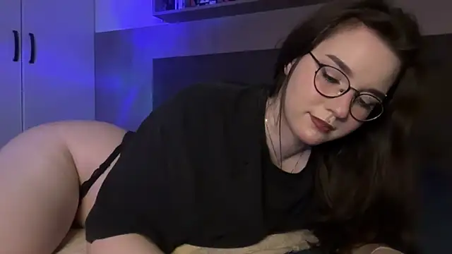 BeeBlossom online show from March 20, 2025, 12:40 am