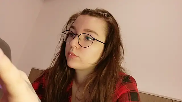 BeeBlossom online show from November 26, 2025, 3:23 pm