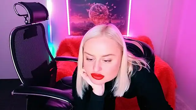 Snapshot of Miss_Alice_Silver chatting on September 29, 2025, 8:14 pm Miss Alice Silver online show from September 29, 2025, 8:14 pm