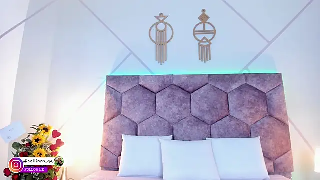 aurora collinss  online show from December 3, 2025, 12:37 pm