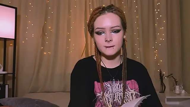 Snapshot of NicoleFlloret chatting on March 11, 2025, 12:06 pm NicoleFlloret online show from March 11, 2025, 12:06 pm