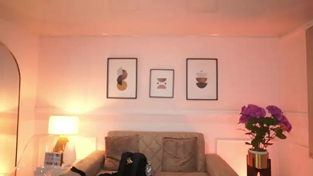 Snapshot of JulesBenett chatting on October 10, 2025, 11:33 am JulesBenett online show from October 10, 2025, 11:33 am