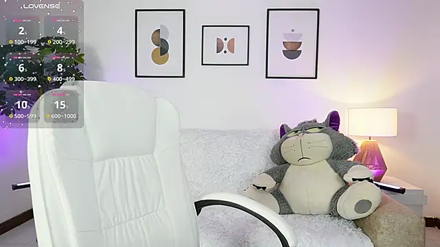 Snapshot of JulesBenett chatting on March 17, 2025, 11:02 pm JulesBenett online show from March 17, 2025, 11:02 pm