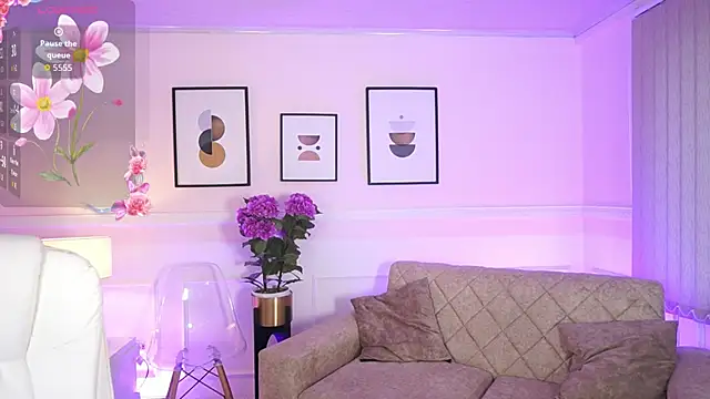 Snapshot of JulesBenett chatting on September 15, 2025, 12:05 pm JulesBenett online show from September 15, 2025, 12:05 pm