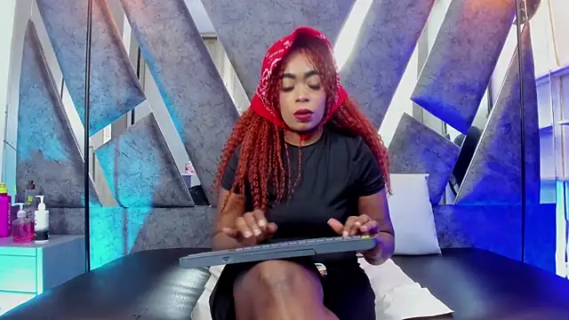 CandyMartinez  online show from December 20, 2025, 4:43 pm