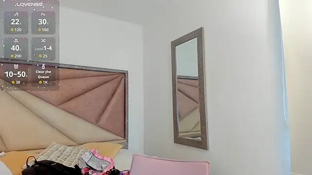 SaskiaGrendel online show from October 1, 2025, 6:12 pm