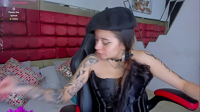 Snapshot of SaskiaGrendel chatting on February 3, 2026, 12:10 am SaskiaGrendel online show from February 3, 2026, 12:10 am