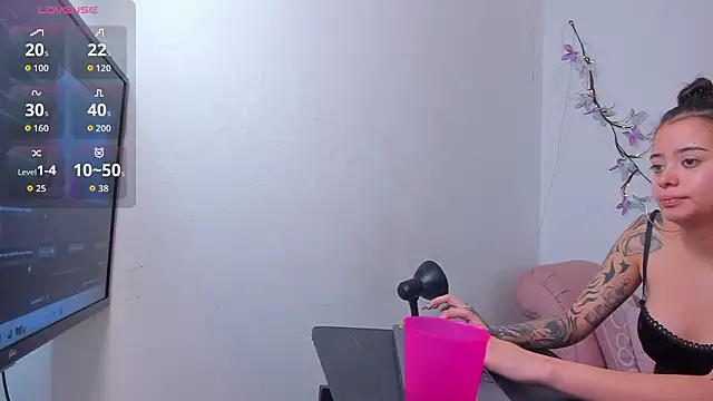 Snapshot of SaskiaGrendel chatting on February 21, 2026, 12:12 am SaskiaGrendel online show from February 21, 2026, 12:12 am