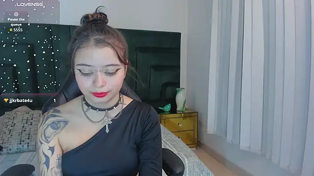 SaskiaGrendel online show from October 25, 2025, 12:10 am