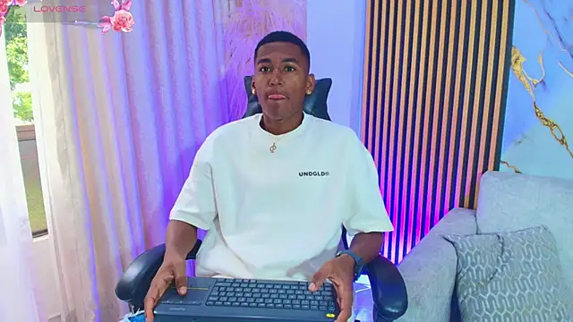 Snapshot of LexiAndDeker chatting on October 10, 2025, 3:57 pm LexiAndDeker online show from October 10, 2025, 3:57 pm