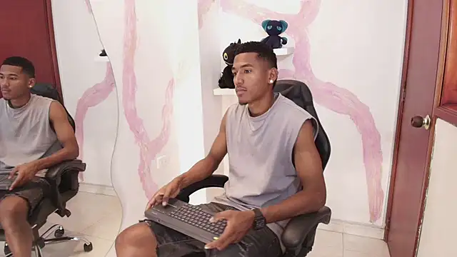 Snapshot of LexiAndDeker chatting on September 19, 2025, 5:39 pm LexiAndDeker online show from September 19, 2025, 5:39 pm