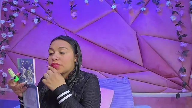 Snapshot of _Violeta_18 chatting on November 8, 2025, 2:59 am Violeta 18 online show from November 8, 2025, 2:59 am