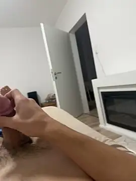 Snapshot of Yves1999 chatting on October 27, 2025, 9:32 am Yves1999 online show from October 27, 2025, 9:32 am