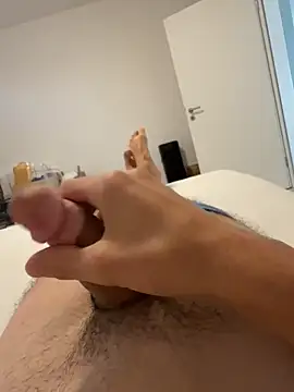 Snapshot of Yves1999 chatting on October 1, 2025, 2:21 pm Yves1999 online show from October 1, 2025, 2:21 pm