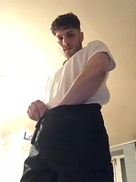 Snapshot of Donnydon79 chatting on March 5, 2025, 9:48 pm Donnydon79 online show from March 5, 2025, 9:48 pm