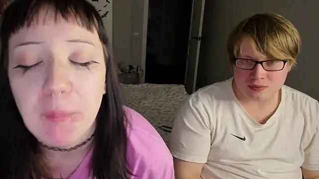 JayMollyy online show from May 4, 2026, 5:49 pm