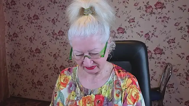 Snapshot of Maya_Mayflower chatting on November 4, 2025, 4:05 am Maya Mayflower online show from November 4, 2025, 4:05 am