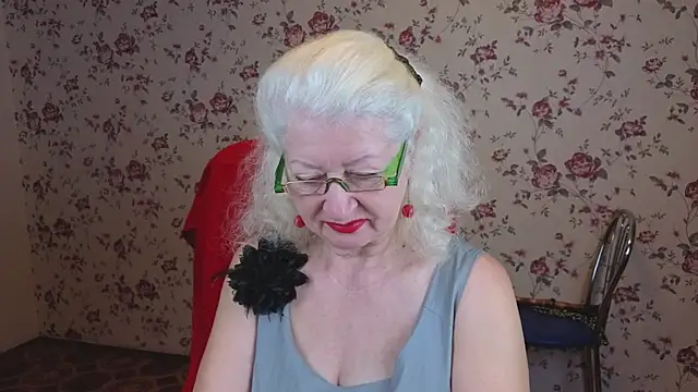 Snapshot of Maya_Mayflower chatting on November 11, 2025, 4:07 am Maya Mayflower online show from November 11, 2025, 4:07 am