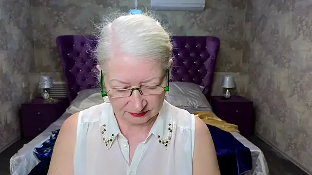 Snapshot of Maya_Mayflower chatting on March 21, 2025, 9:01 am Maya Mayflower online show from March 21, 2025, 9:01 am