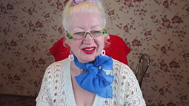 Snapshot of Maya_Mayflower chatting on November 25, 2025, 4:02 am Maya Mayflower online show from November 25, 2025, 4:02 am