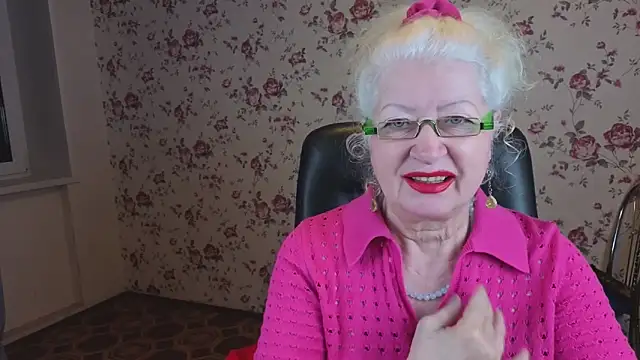 Snapshot of Maya_Mayflower chatting on November 21, 2025, 4:00 am Maya Mayflower online show from November 21, 2025, 4:00 am