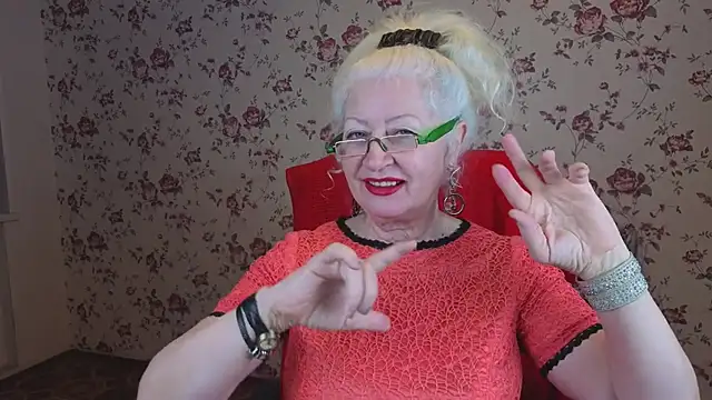 Snapshot of Maya_Mayflower chatting on December 5, 2025, 4:11 am Maya Mayflower online show from December 5, 2025, 4:11 am