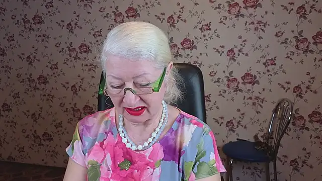 Maya Mayflower online show from December 22, 2025, 3:06 am