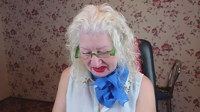 Snapshot of Maya_Mayflower chatting on November 10, 2025, 4:06 am Maya Mayflower online show from November 10, 2025, 4:06 am