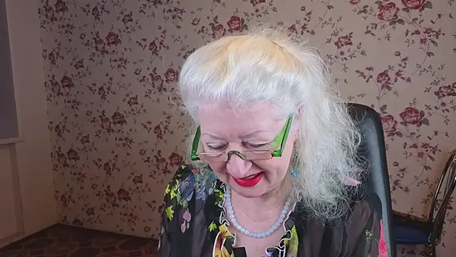 Snapshot of Maya_Mayflower chatting on November 17, 2025, 4:05 am Maya Mayflower online show from November 17, 2025, 4:05 am