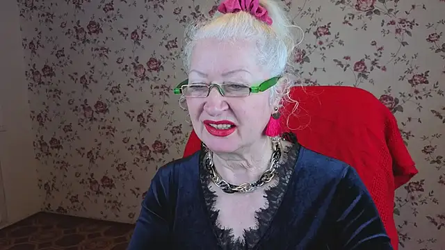 Snapshot of Maya_Mayflower chatting on December 15, 2025, 4:07 am Maya Mayflower online show from December 15, 2025, 4:07 am